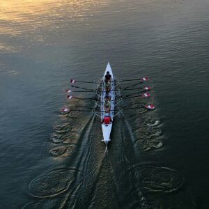 leadership image of rowing boat